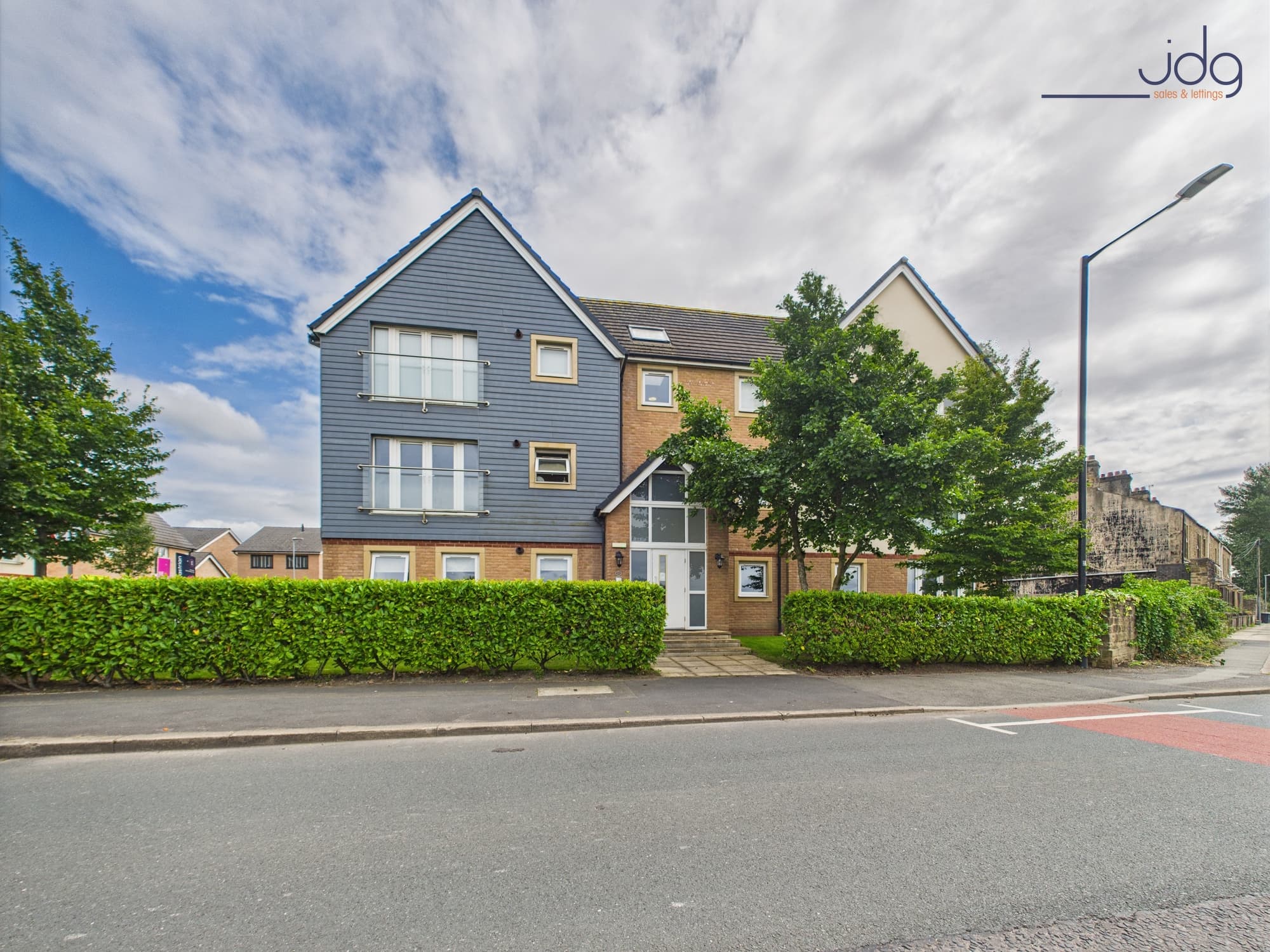 New Quay Road | Well-presented apartment with attractive views across the river!