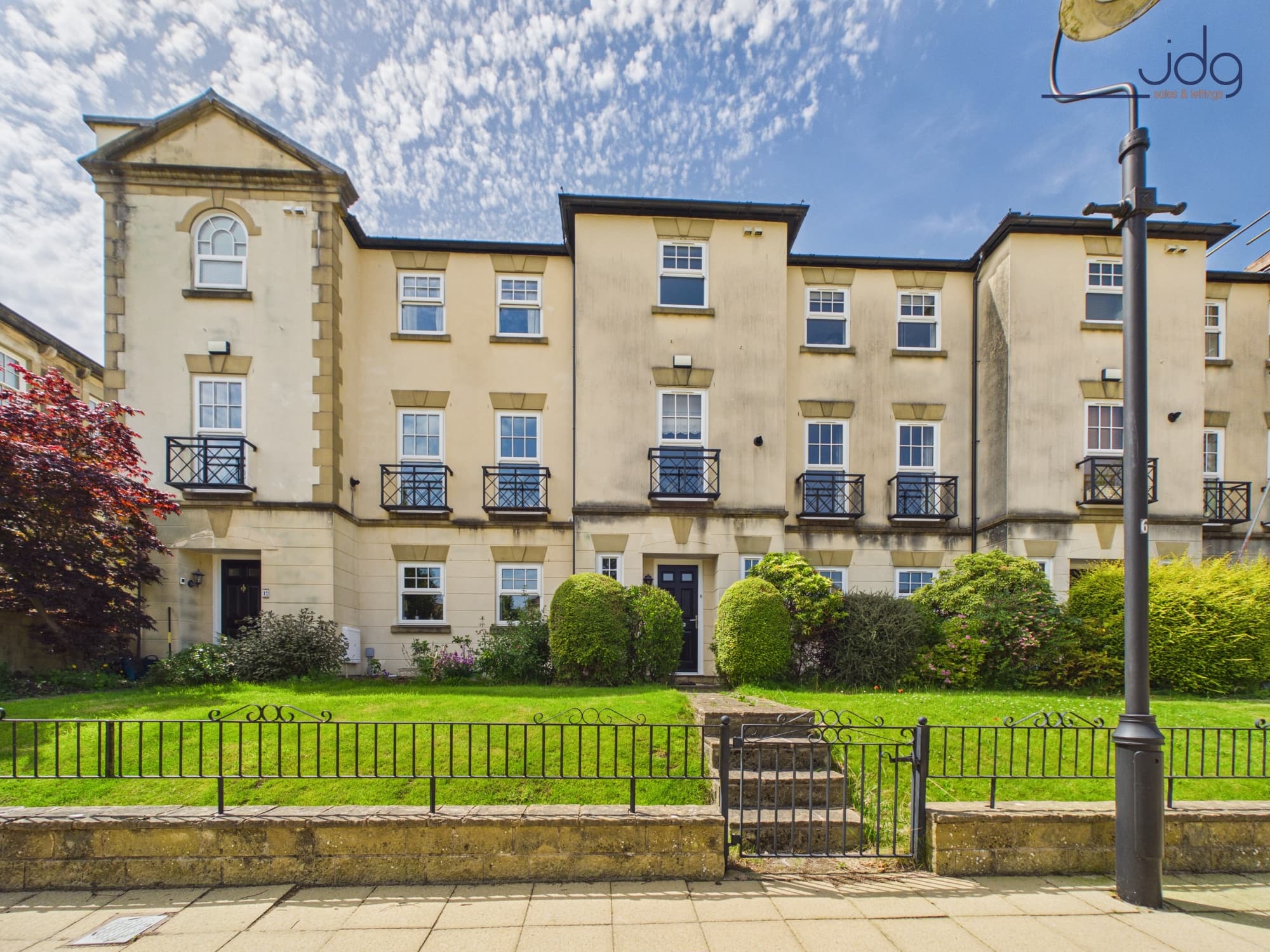 The Piazza, Standen Park | Stylish Town house