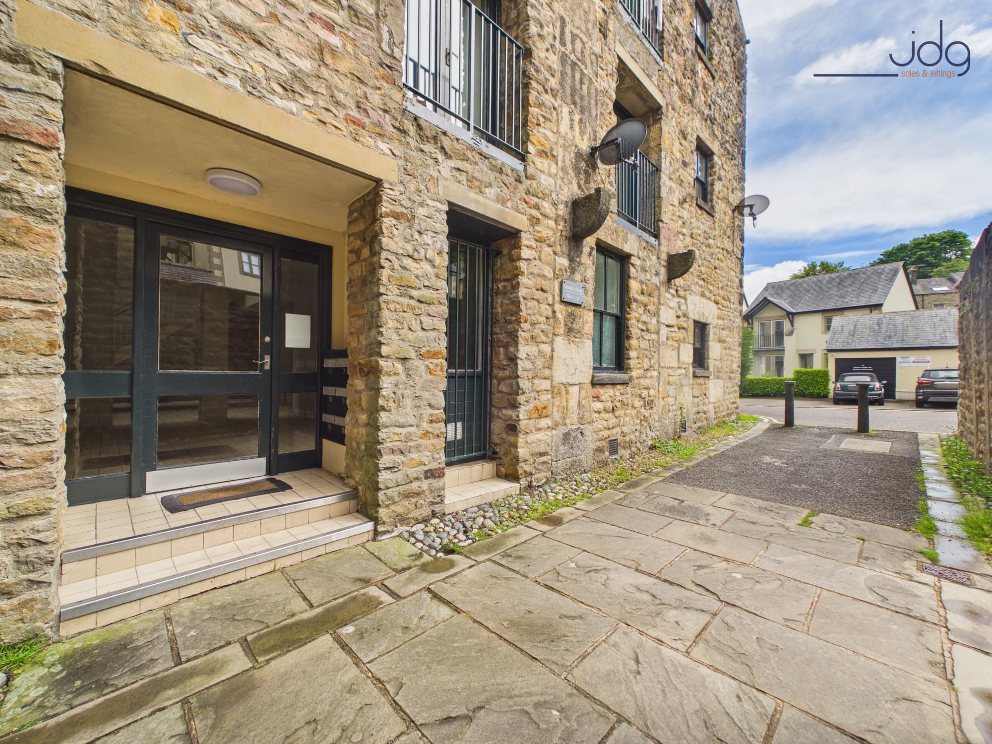 St. Georges Quay, VIctoria Wharf | Apartment with River Views