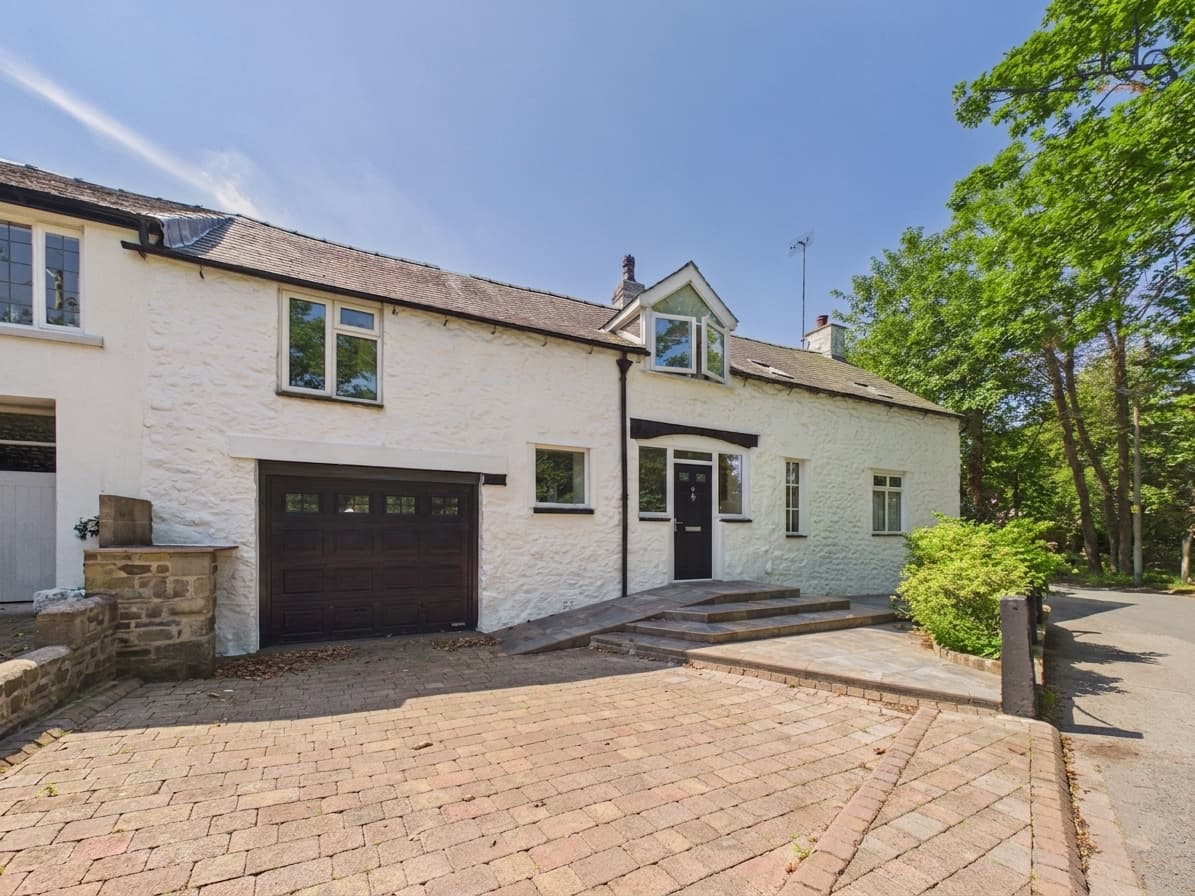 Hatlex Lane, Hest Bank | South-Facing Village Home