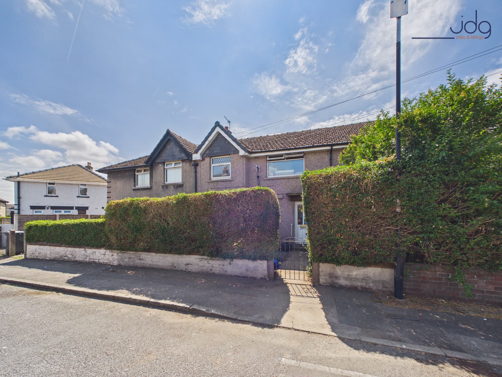 Mayfield Avenue, Lancaster, LA1