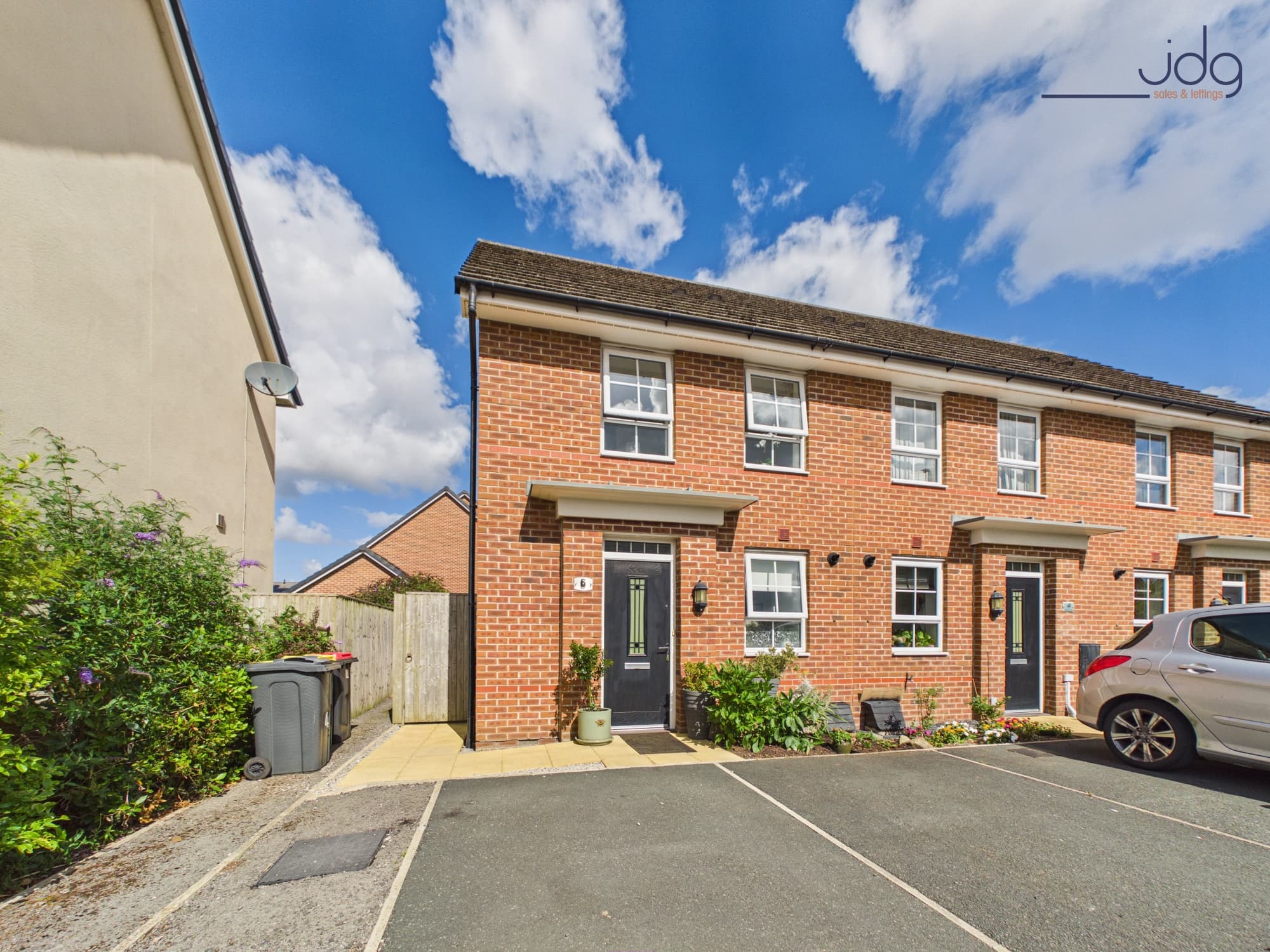 Gold Lane, Lancaster | Double Driveway & Garden