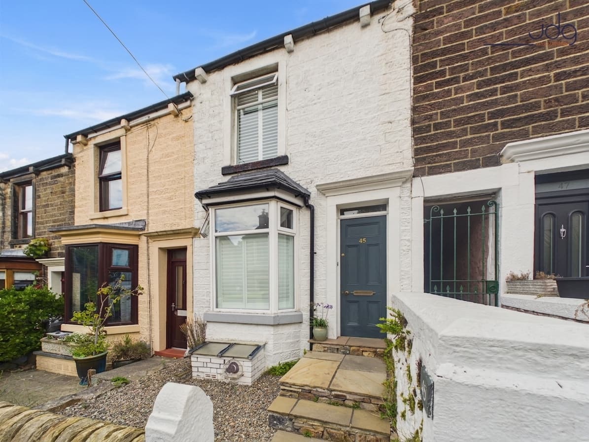 Park Road, Freehold | Stylish terrace with private garden