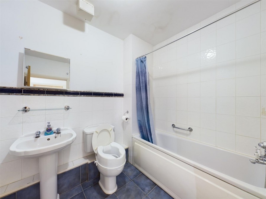 Images for Spruce Avenue, Lancaster, LA1 EAID:3434883719 BID:9cd3f56e-d0fa-4b52-bf54-ee723e496d51