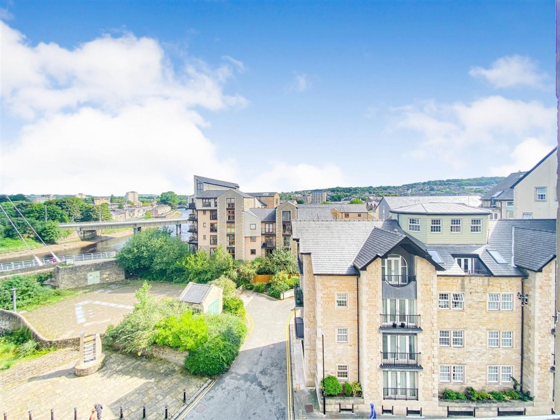 Images for Damside Street, Lancaster, LA1 EAID:3434883719 BID:9cd3f56e-d0fa-4b52-bf54-ee723e496d51